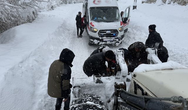 Çığ altında kalan kadın yaralı olarak kurtarıldı