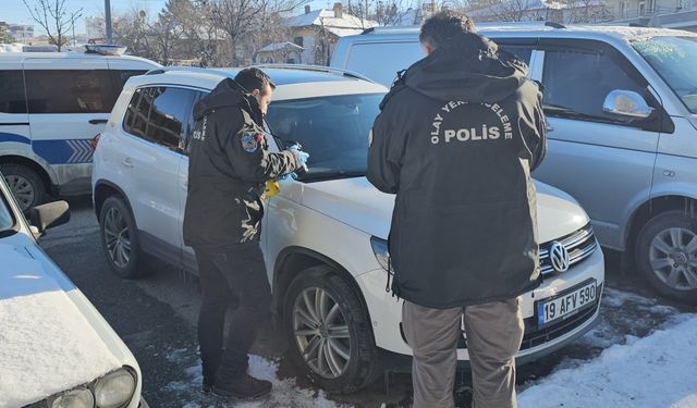 Çorum'da avukata ait cipin camına yorgun mermi isabet etti