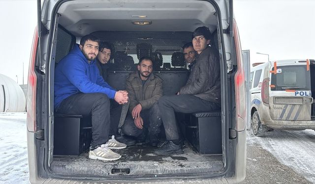 Erzurum'da mahallelinin yönlendirmesiyle 10 düzensiz göçmen yakalandı
