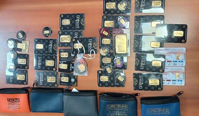 Eskişehir'de yolda düşürülen ve içinde altın bulunan çanta sahibine teslim edildi