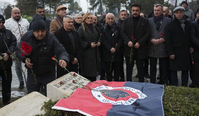 Gençlerbirliği'nin efsane başkanı İlhan Cavcav kabri başında anıldı