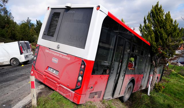 İzmir'de belediye otobüsü ile panelvanın çarpıştığı kazada 1 kişi öldü, 8 kişi yaralandı