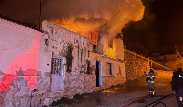 İzmir'de evde çıkan yangında 1 kişi öldü