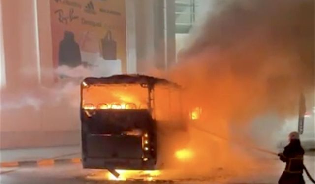 Kapıkule'de park halindeki yolcu otobüsünde çıkan yangın söndürüldü