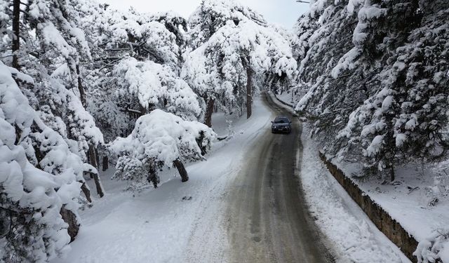 Karla kaplanan Yozgat Çamlık Milli Parkı ve Akdağmadeni ormanları dronla görüntülendi