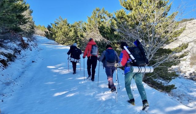Kırşehirli dağcılar Kervansaray Dağı'na tırmandı
