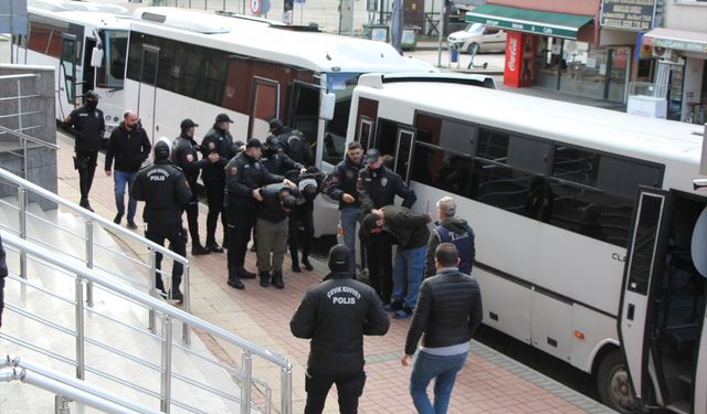 Kocaeli'de DEAŞ ve El Kaide'ye yönelik operasyonda yakalanan 30 zanlı adliyede