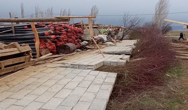 Konya'da kuvvetli rüzgar ve fırtına etkili oluyor