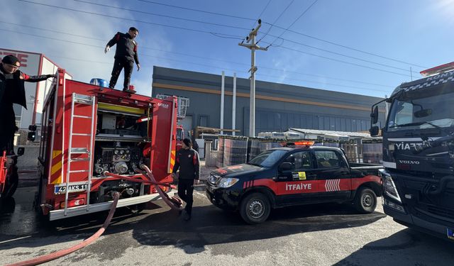 Konya'da sanayi sitesindeki depoda çıkan yangın söndürüldü