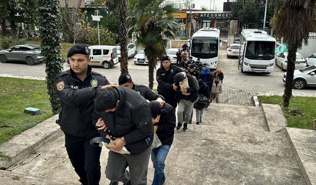 Samsun merkezli 19 ilde 'çocuk müstehcenliği' operasyonunda yakalanan 20 zanlı adliyede