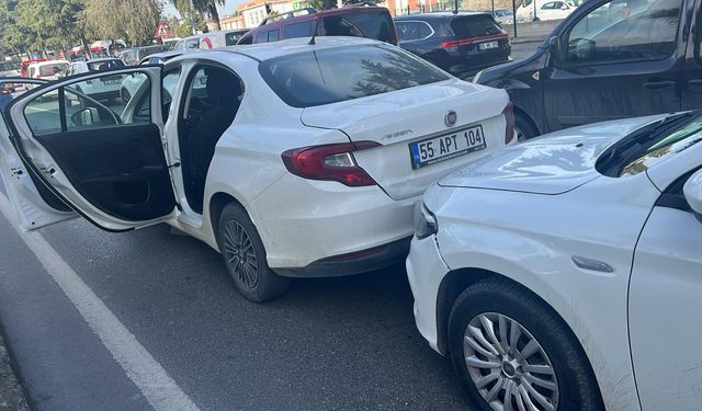 Samsun'da 3 aracın karıştığı trafik kazasında 1 kişi yaralandı