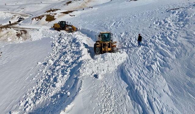 Siirt, Batman, Şırnak, Bingöl ve Elazığ'da 518 yerleşim yerine ulaşım sağlanamıyor
