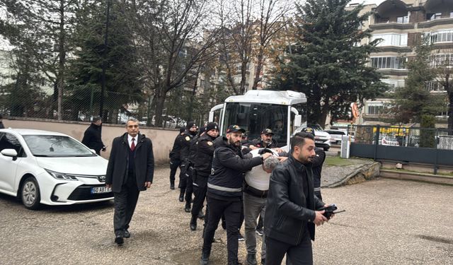 Tokat'ta babasını baltayla öldürüp cesedini site havuzuna gömen zanlı adliyede