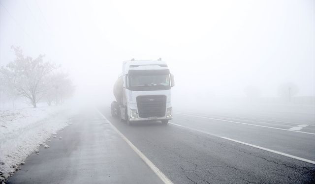 Van ve Bitlis'te 33 yerleşim yerine ulaşım sağlanamıyor