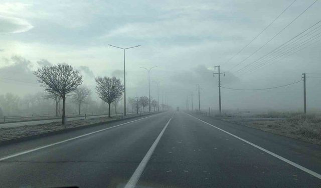 Afyonkarahisar'da sis etkili oldu