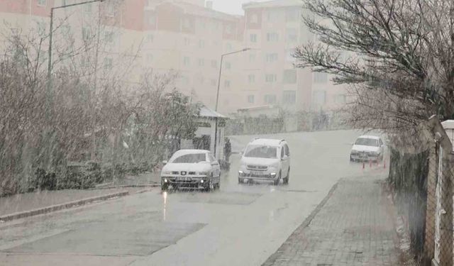 Aksaray'da kar yağışı etkili oluyor