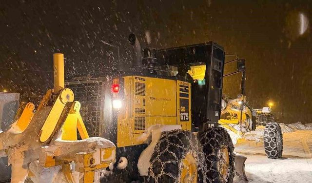 Ardahan'da kar yağışı nedeniyle 35 köy yolu ulaşıma kapandı