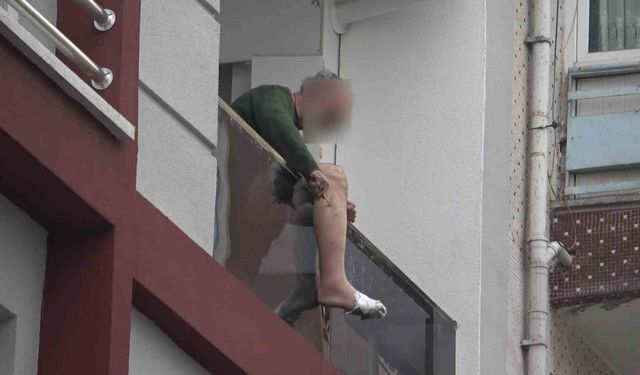 Balkondaki bıçaklı kriz özel harekat operasyonuyla son buldu