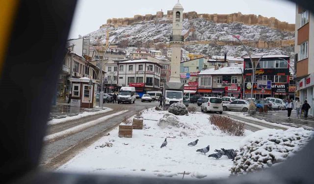 Bayburt'a kar geliyor