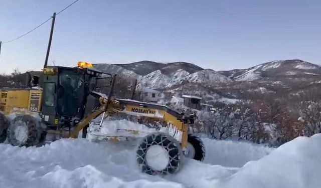 Bingöl'de kapalı köy yollarının büyük bölümü ulaşıma açıldı: 24 köy yolunda çalışmalar sürüyor