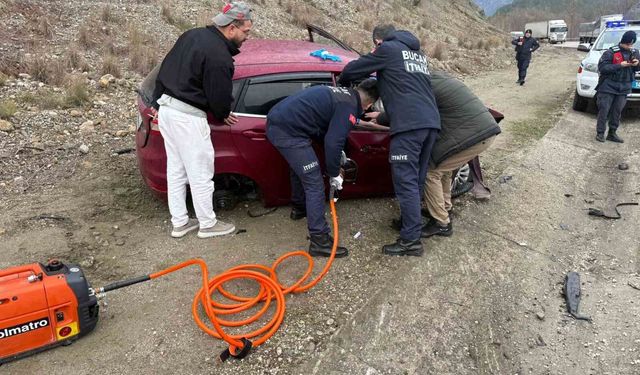 Burdur'da 3 otomobil çarpıştı: 4 yaralı