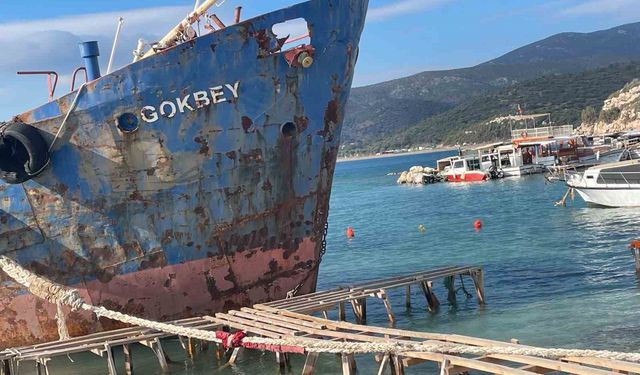 Demircili Sahili'nde asbestli gemi skandalı: Jandarma inceleme başlattı