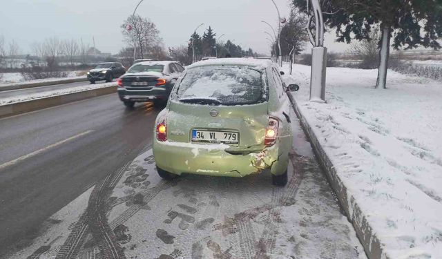 Edirne'de kar yağışında zincirleme kaza: 9 araç birbirine girdi