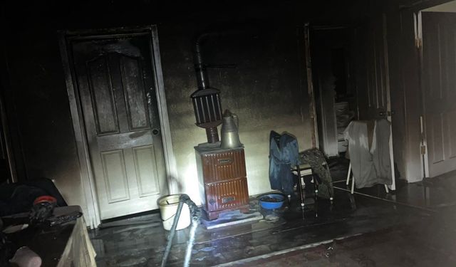 Elektrik prizinden çıkan yangın korkuttu