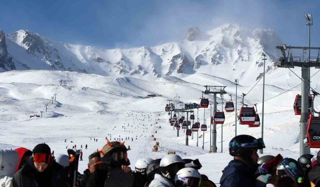 Erciyes'te hafta sonu yoğunluğu: Binlerce kişi akın etti