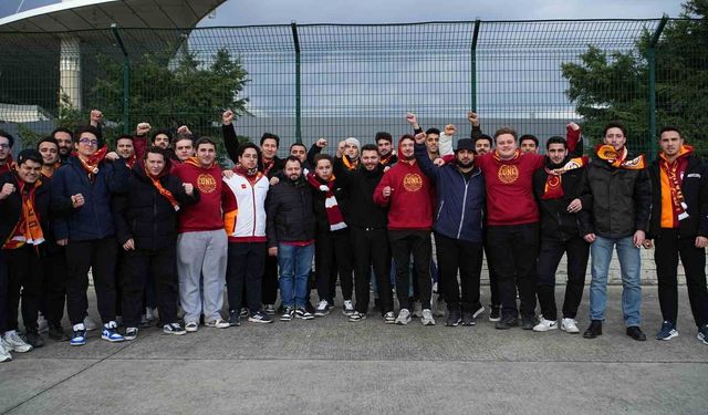 Galatasaraylı taraftarlar Süper Kupa finali için stada geldi