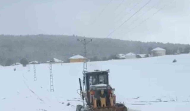 Karabük'te kar yağışı nedeniyle 109 köy yolu ulaşıma kapandı