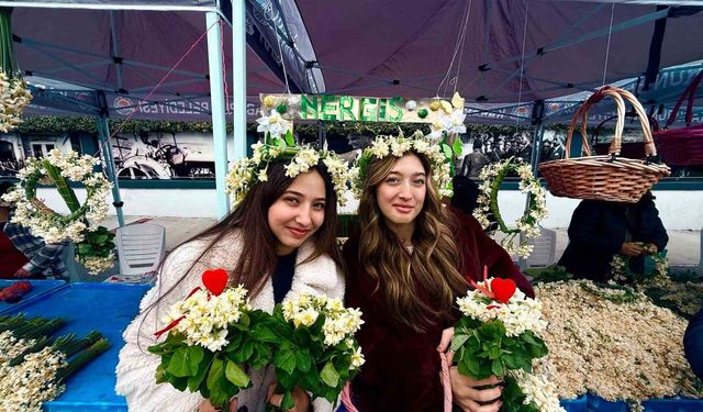 Karaburun'da mis kokulu nergis festivali