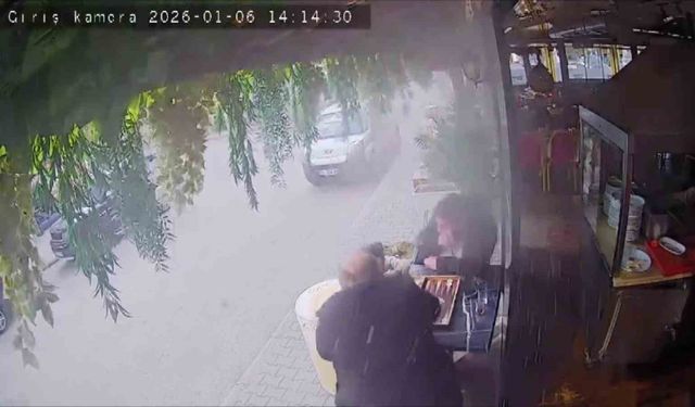 Klima borusu bomba gibi patladı: Müşteriler sokağa kaçtı