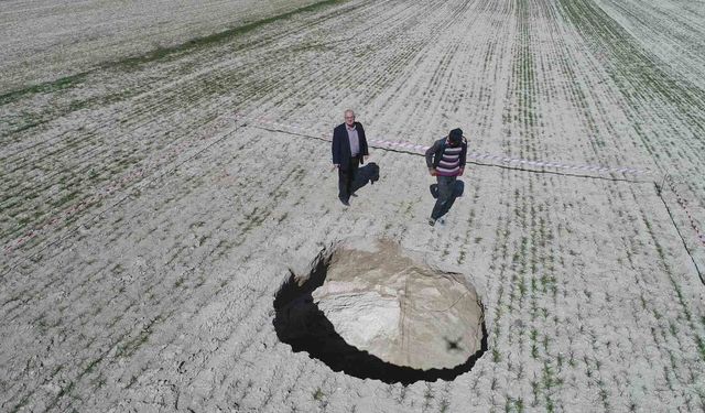 Kontrolsüz ve yoğun yeraltı suyu kullanımının bedeli: Ovadaki obruklar