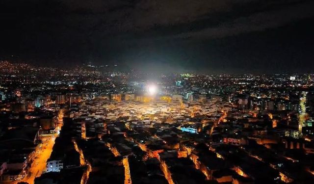 Nilüfer'de gelişi güzel atılan havai fişekler geceyi aydınlattı, binlerce kuşun hayatını kararttı
