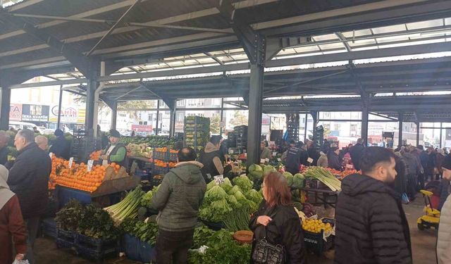 Pazarda zam şampiyonu salatalık