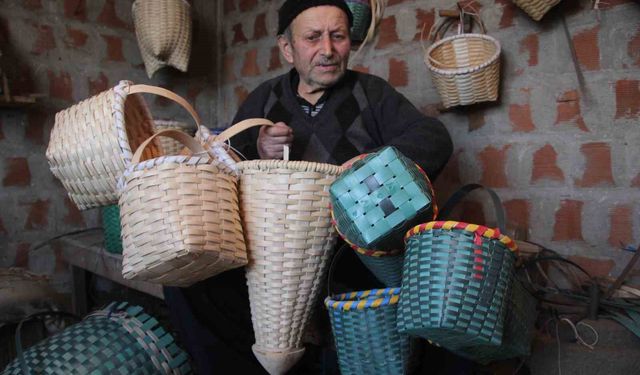 Sepet örerek geçen bir ömür: 88 yaşındaki Haki dede, 10 yaşından bu yana sepet örüyor