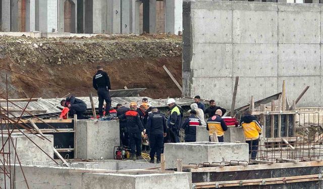 Tonlarca betonun altında kaldılar: 1 işçi öldü, 2'si sağ kurtarıldı