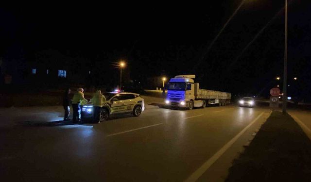 Uygulama noktasından kaçan tır sürücüsünün ehliyetsiz olduğu ve arandığı ortaya çıktı