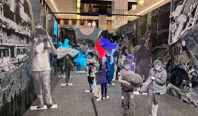 Yapay zeka ile canlandırılan aile hikayeleri 'Bütün Mutlu Aileler Birbirine Benzer' sergisinde ziyaretçilerle buluşuyor