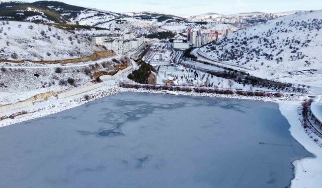 Yozgat'ta kar yağışının ardından soğuk hava etkili oldu, göletler dondu