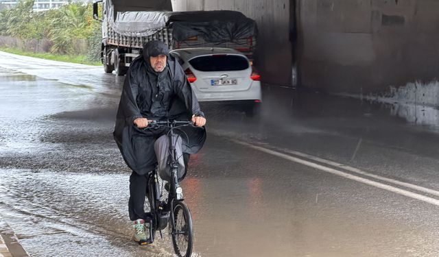 Alanya'da sağanak hayatı olumsuz etkiledi