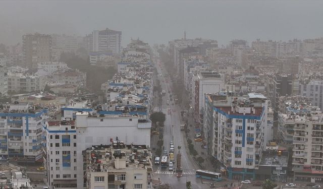 Antalya'da toz taşınımı görüş mesafesini düşürdü