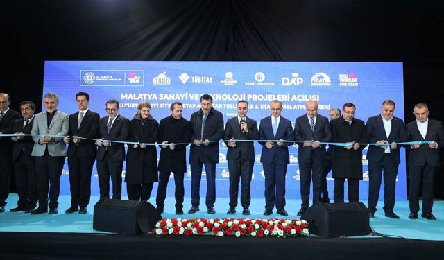 Bakan Kacır, Malatya'da depremzede sanayiciler için yapılan iş yerlerinin anahtar teslimine katıldı: