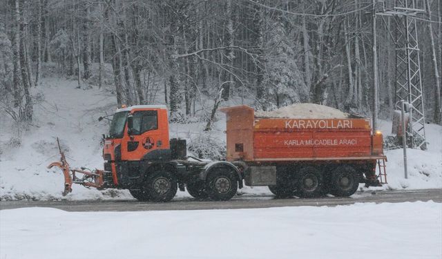 Bolu Dağı'nda kar yağıyor