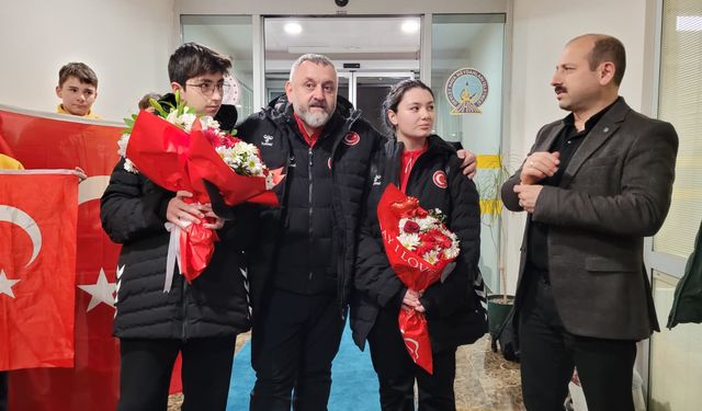 Bulgaristan'daki şampiyonada altın madalya kazanan milli atıcı, Samsun'a döndü