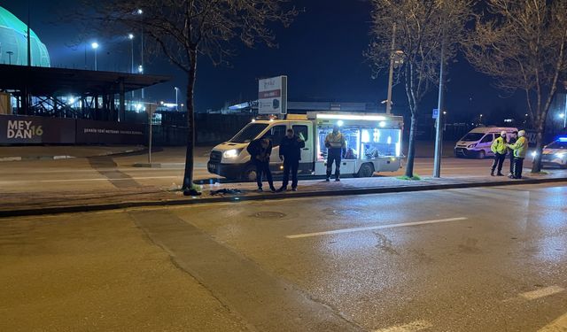 Bursa'da refüje çarpan motosiklet sürücüsü ile eşi öldü