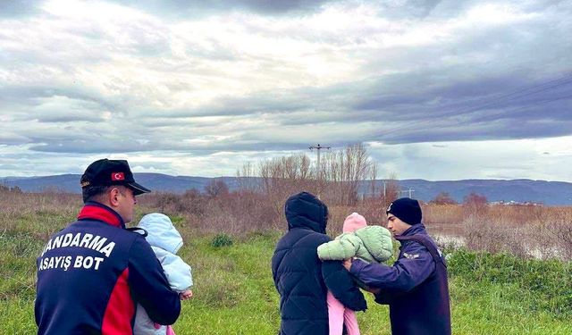 Bursa'da su seviyesinin yükseldiği bölgedeki evde mahsur kalan aile kurtarıldı