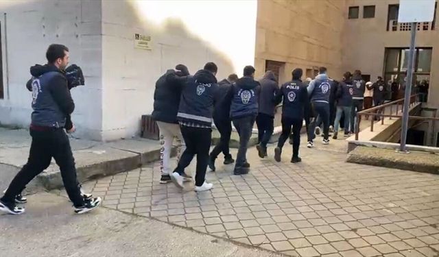 Bursa'da yasa dışı bahis operasyonunda yakalanan 4 zanlı tutuklandı