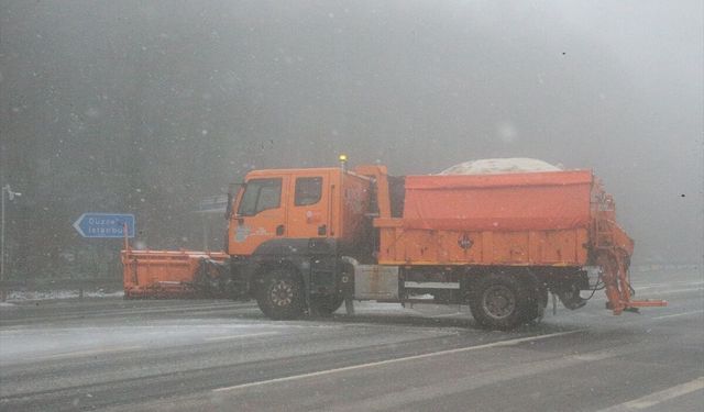 D-100 kara yolunun Bolu Dağı geçişinde kar başladı